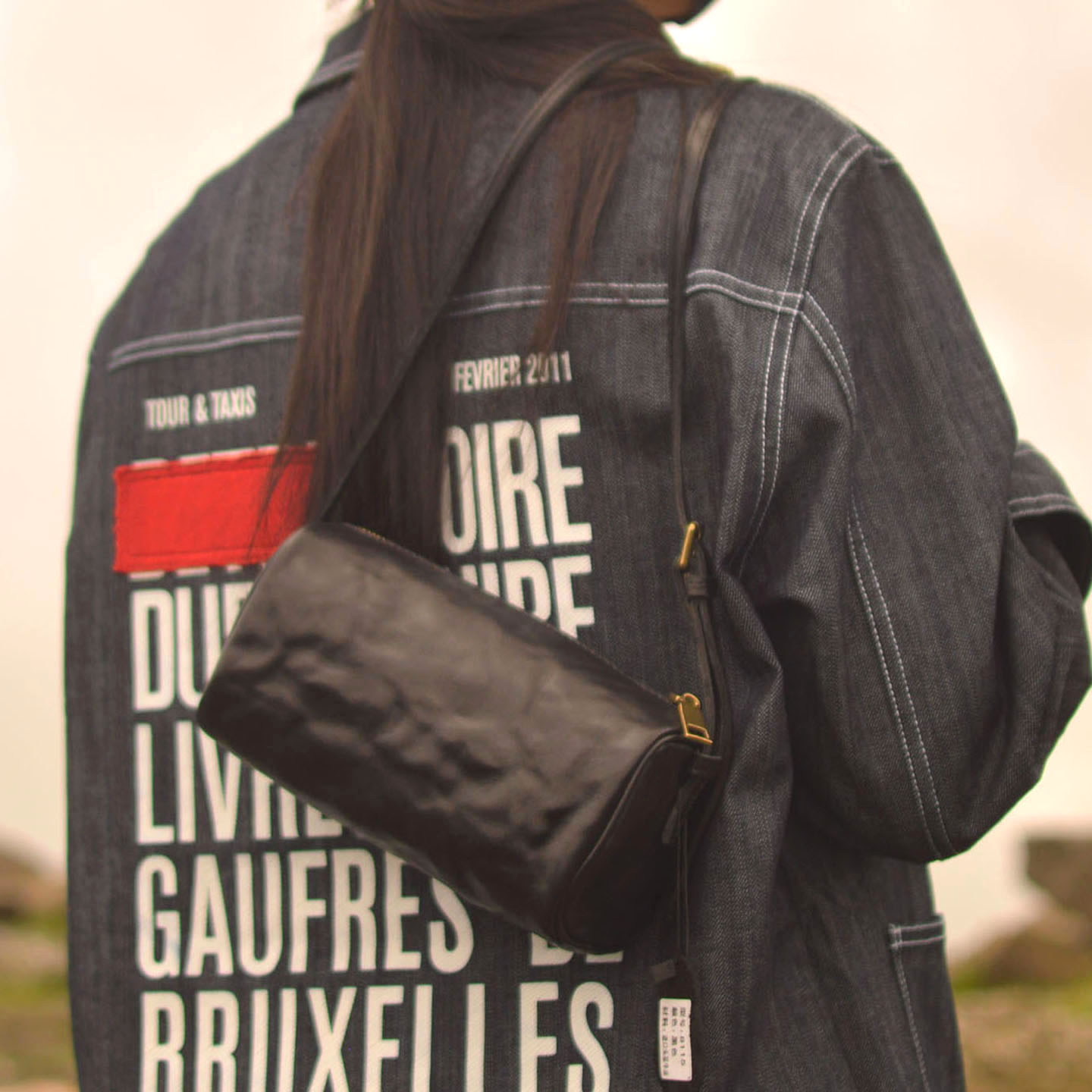 Interior Design News - Sac bandoulière en cuir de vachette