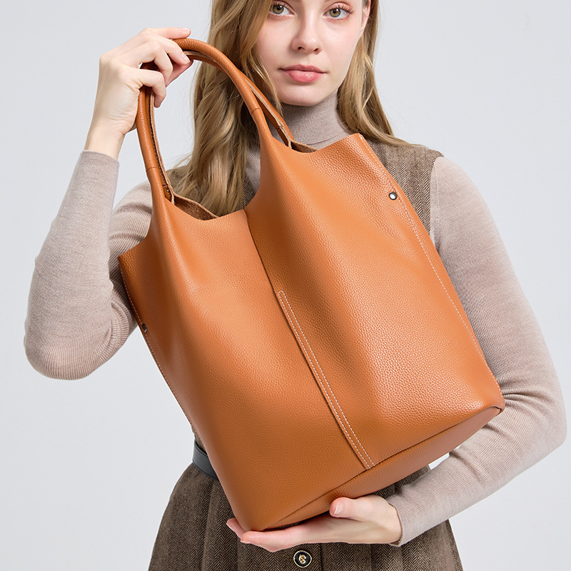 Grand sac fourre-tout en cuir  - Interior Design News avis et prix