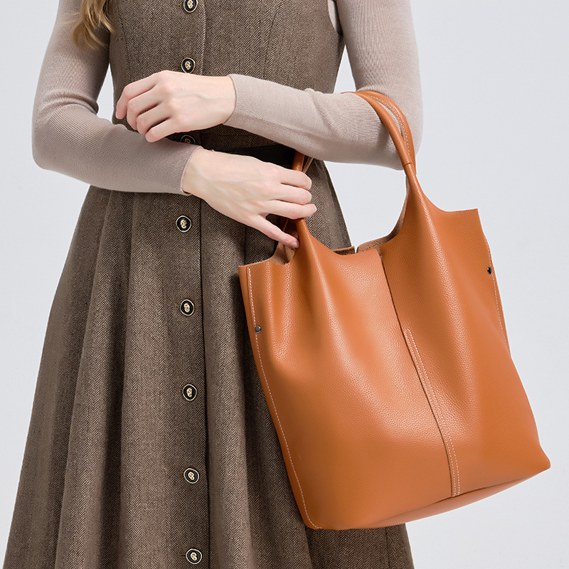 Grand sac fourre-tout en cuir  - Interior Design News avis et prix