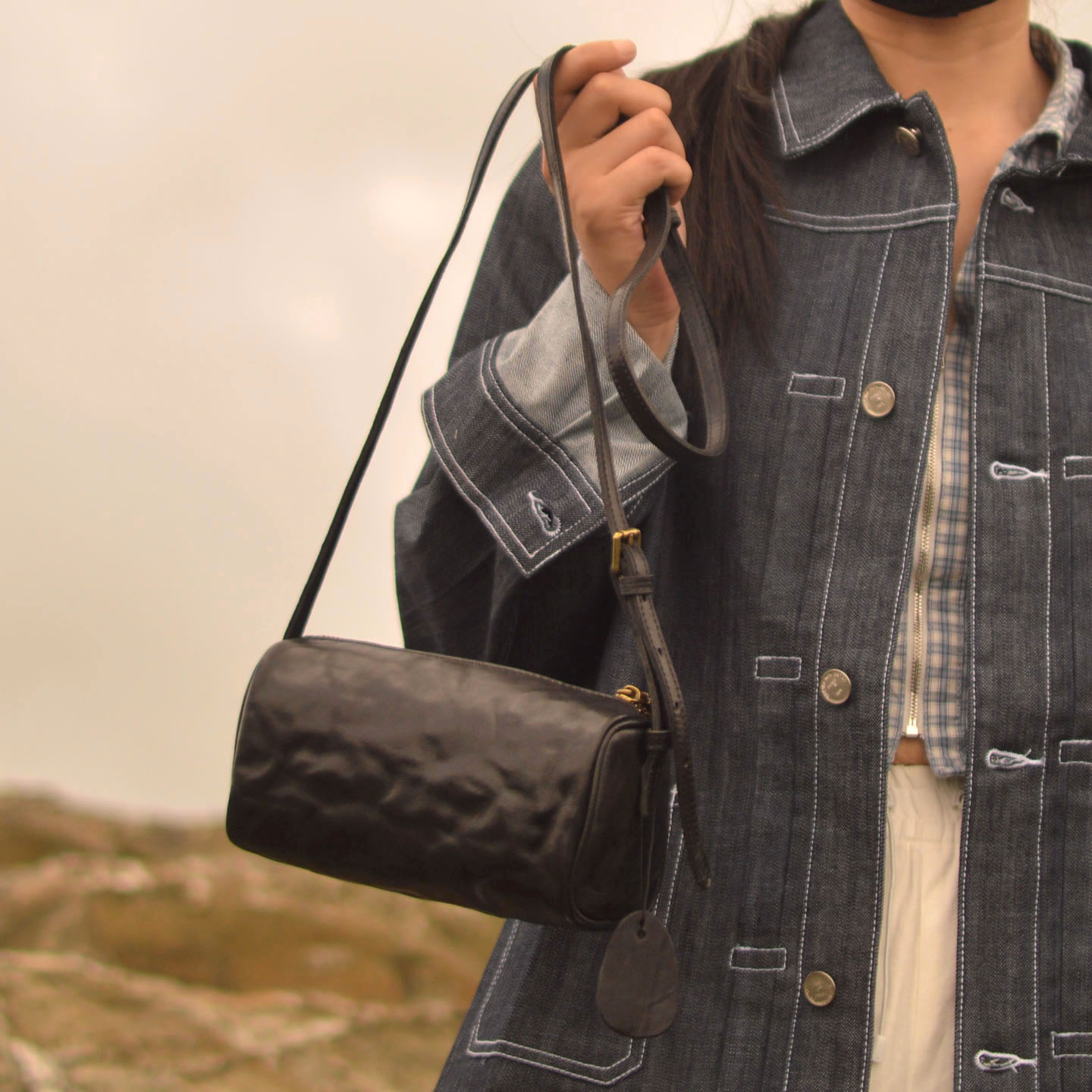 Sac bandoulière en cuir de vac - Interior Design News avis et prix