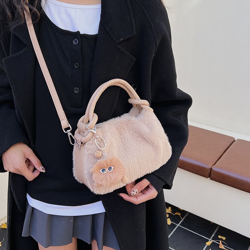 Sacs à main en peluche simples - Interior Design News avis et prix