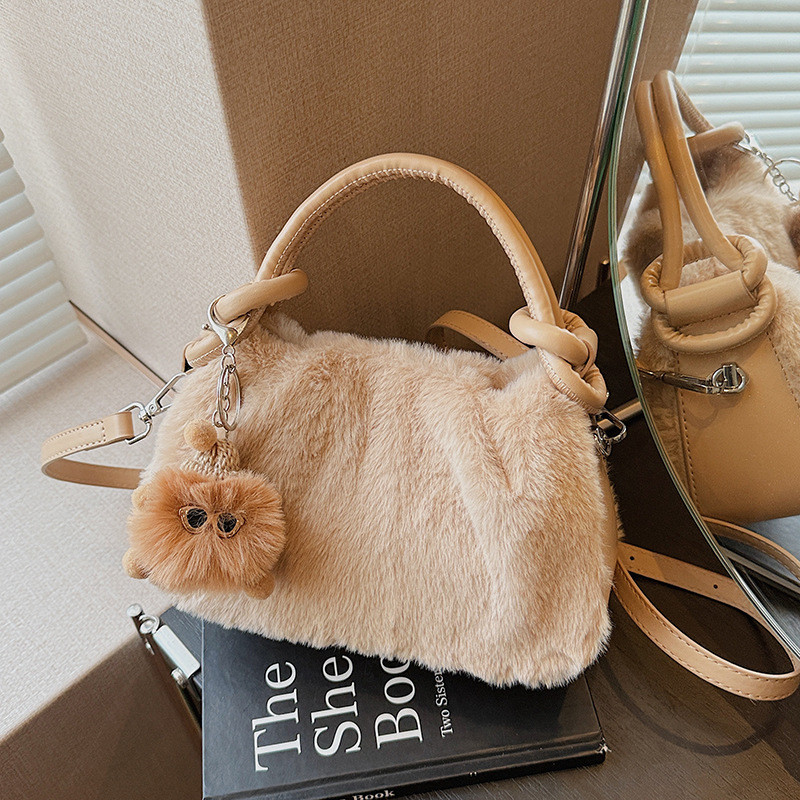 Sacs à main en peluche simples - Interior Design News avis et prix