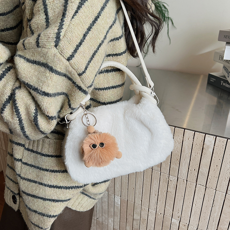 Sacs à main en peluche simples - Interior Design News avis et prix